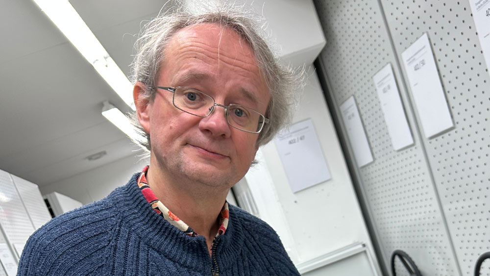 Jens Müller leitet die Kirchenbuchstelle im Landeskirchlichen Archiv.