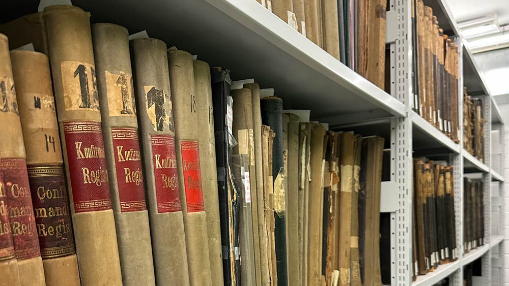 Tausende Kirchenbücher lagern im Landeskirchlichen Archiv