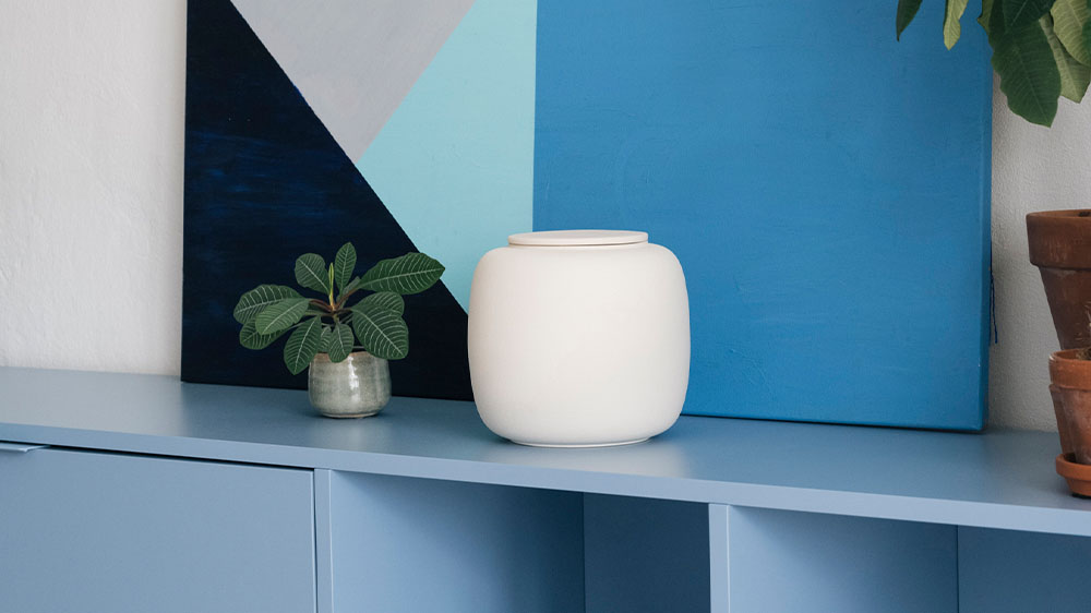 Begraben im Designobjekt: Solche Urnen stellt das Berliner Start-up "urnique" her 