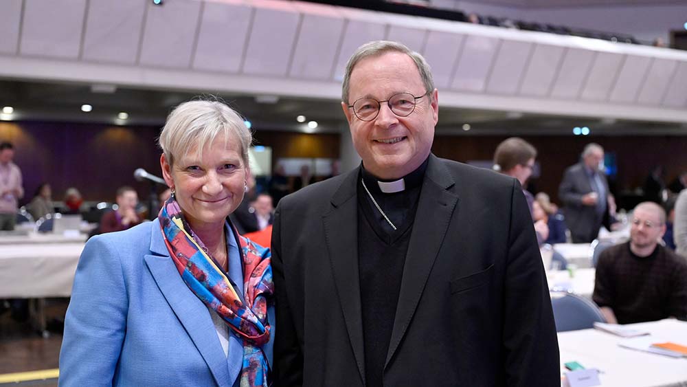 Die EKD-Ratsvorsitzende Kirsten Fehrs und Georg Bätzing, Vorsitzender der katholischen Bischofskonferenz, mahnen eine stabile Regierung an (Archiv)