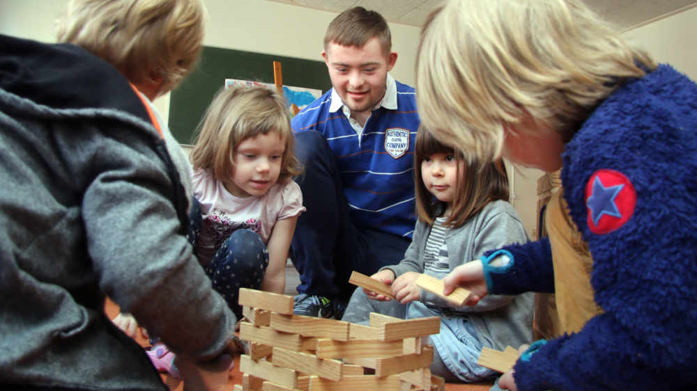 Auch Freiwillige sind wichtig in der Kitabetreuung