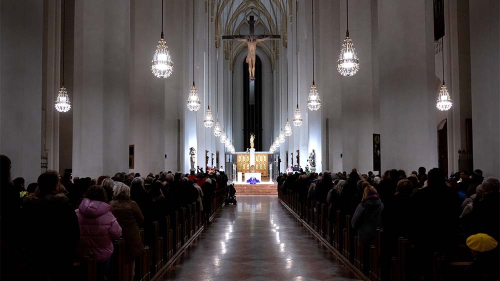 In einem ökumenischen Gottesdienst im Liebfrauendom wurde der Opfer der Amokfahrt in München gedacht