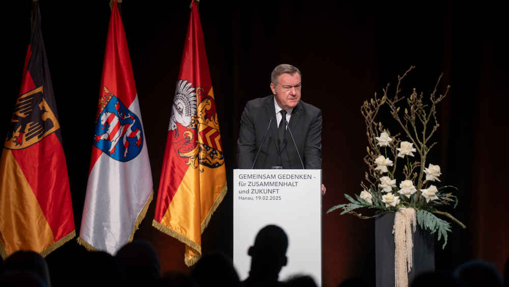 Oberbürgermeister Claus Kaminsky (SPD) auf der Gedenkfeier in Hanau