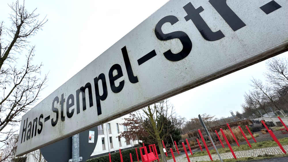 Ein Bürgerentscheid in Landau hat darüber entschieden, ob die Hans-Stempel-Straße umbenannt werden soll