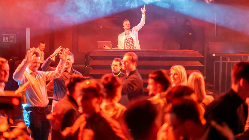 Jannis Schreiner, alias DJ Olde bei einem Firmenevent in Heidelberg