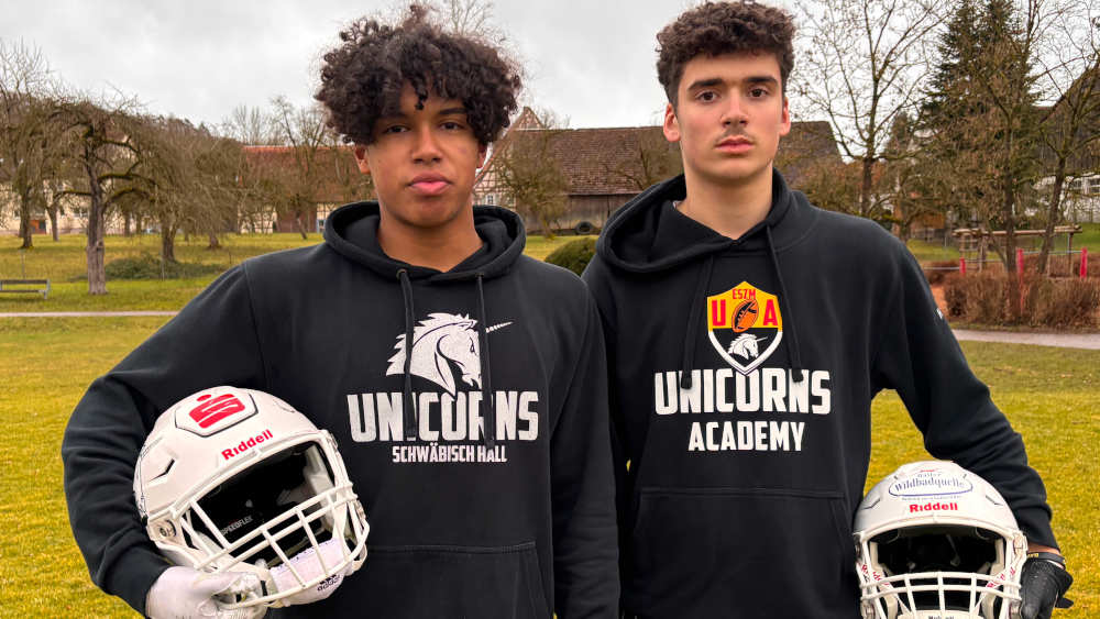 Jay Leon Raymond (r.) und Joshua Lewis trainieren an der Unicorn Academy im Evangelischen Schulzentrum Michelbach bei Schwäbisch