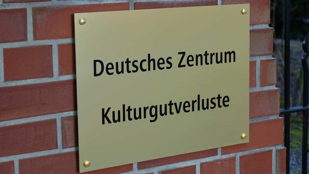 Ermöglicht wird die Recherche zur Untersuchung auf NS-Raubgut vom Deutschen Zentrum Kulturgutverluste in Magdeburg