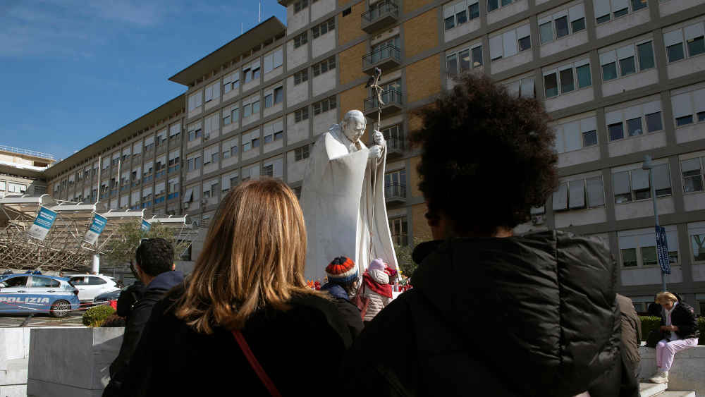 Das Gemelli-Krankenhauses, in dem Papst Franziskus wegen einer Lungenentzündung behandelt wird