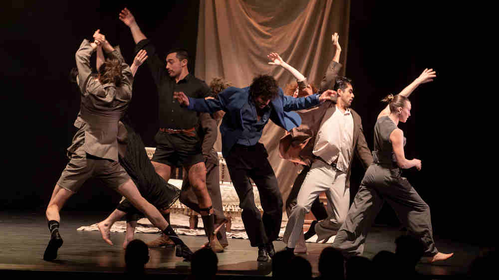 Schon bei ihrem Premierenprogramm "Play Dead" wirkt die junge kanadische Truppe sehr eingespielt