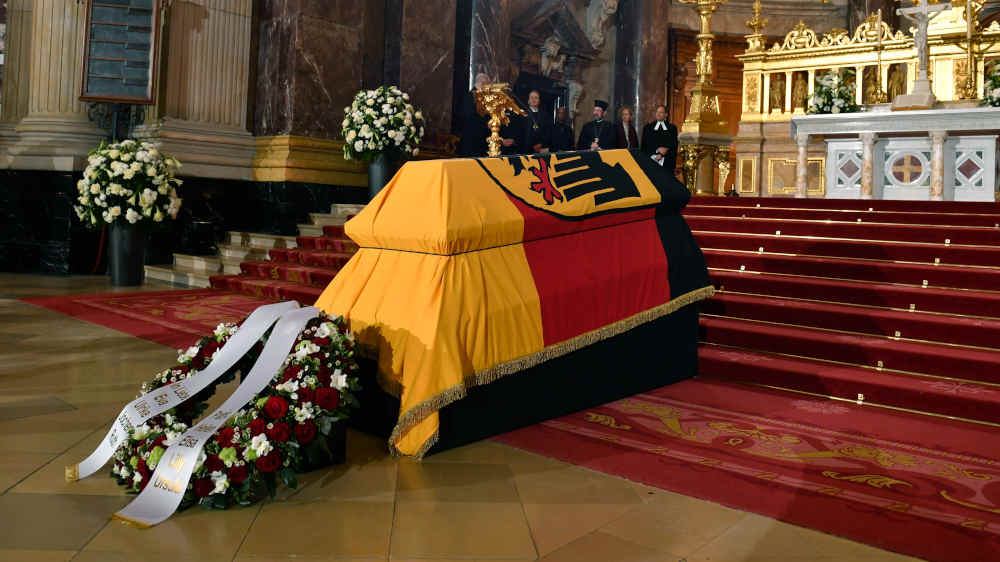 Im Berliner Dom nehmen die Staatsspitze und politische Weggefährten Abschied von Horst Köhler