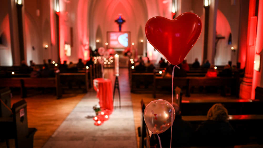 Gottesdienst für Singles: Gerade am Valentinstag können sich Singles besonders allein fühlen. Gottesdienst am Valentinstag in der St. Johannes Kirche in Dinslaken (2022)