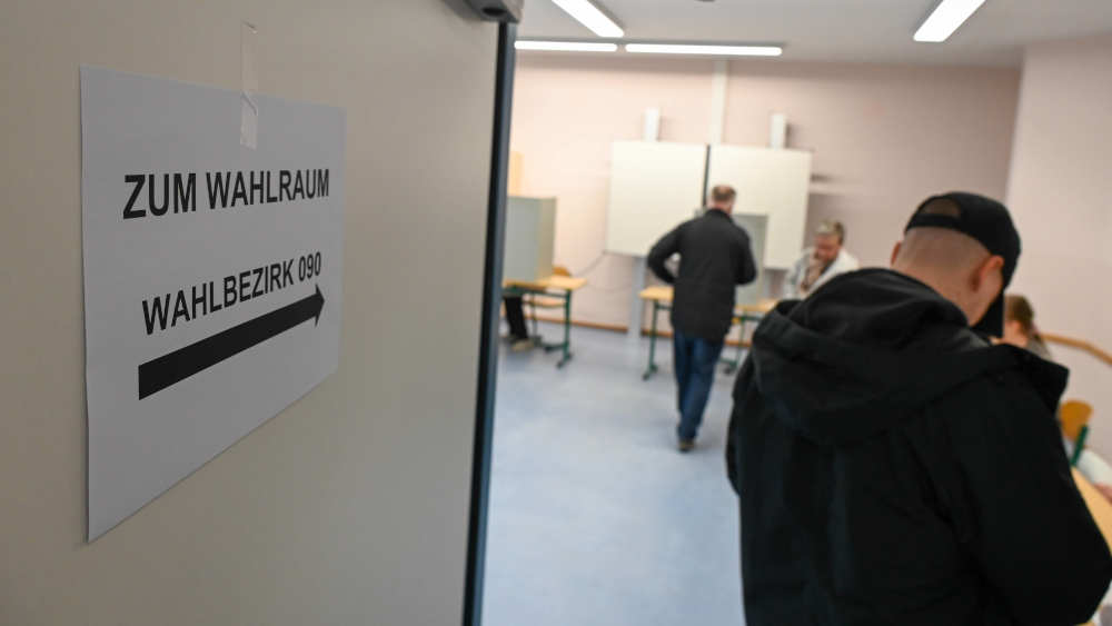 An der Bundestagswahl hatten laut Bundeswahlleiterin 82,5 Prozent der Wahlberechtigten teilgenommen - das ist der bisher höchste Wert im wiedervereinigten Deutschland