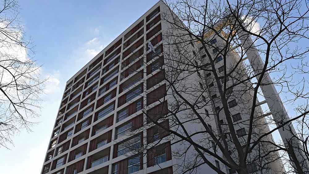 Der "SonnenTurm" bei Nürnberg, in dem das Evangelische Siedlungswerk Bayern (ESW) günstige Mietwohnungen anbietet