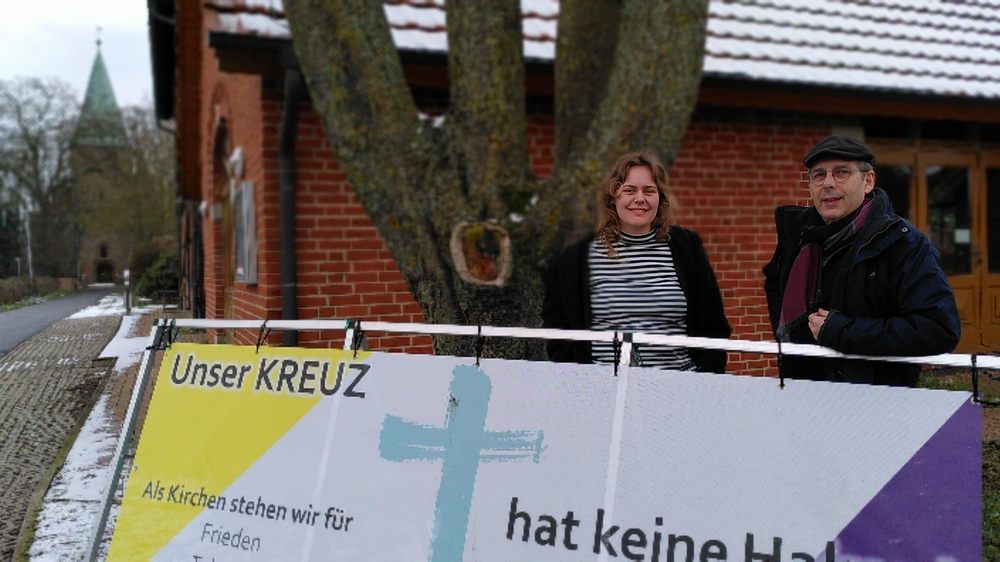 „Unser Kreuz hat keine Haken“: Pastor Gerald Meier und seine Kollegin Pastorin Almut Wenck aus Weyhe