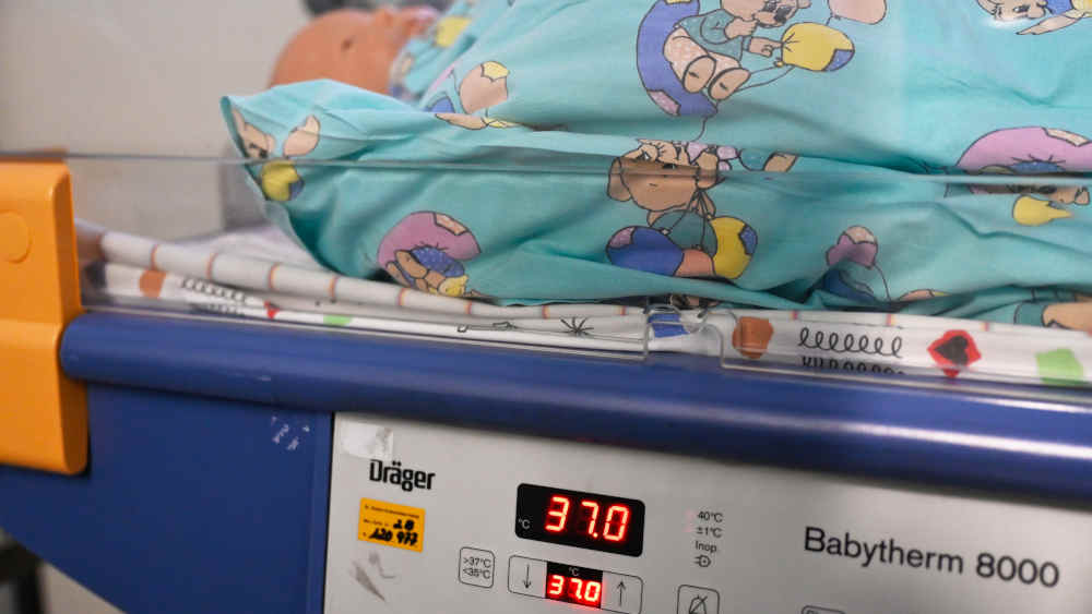 Geheiztes Kinderbett in der Babyklappe am St. Vinzenz-Krankenhaus in Hanau