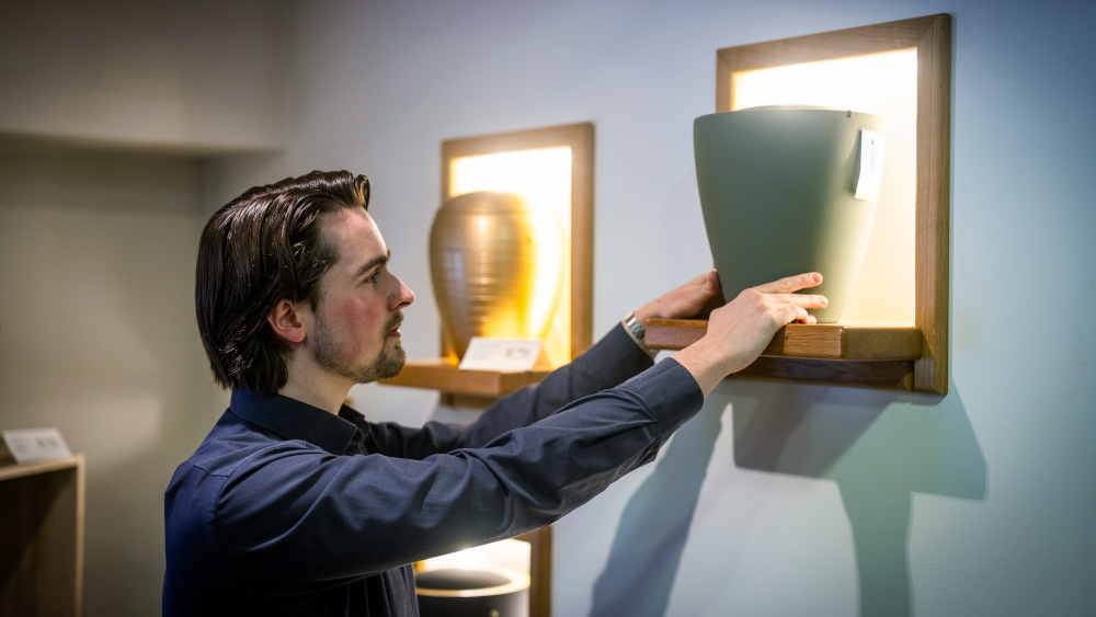 Bestatter-Azubi Mathis Puschmann erntete anfänglich erstaunte Blicke