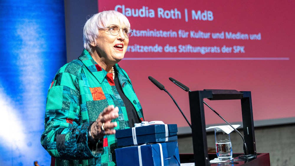 Insgesamt werden rund 500.000 Euro bereitgestellt, um zehn Projekte zur Aufarbeitung der Geschichte von NS-Verbrechen zu fördern, teilte Kulturstaatsministerin Claudia Roth mit (Archivbild)