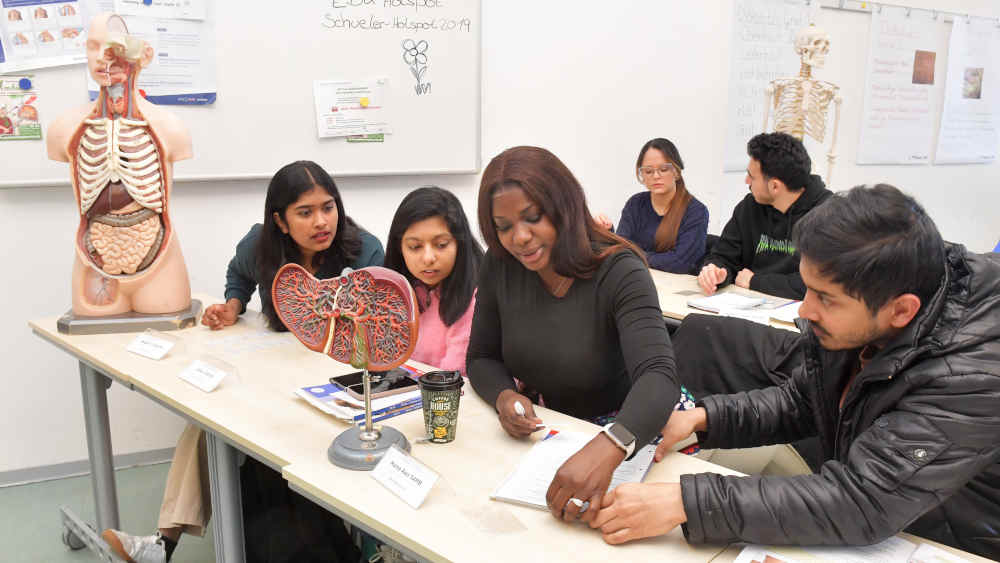 Image - Bildungszentrum Neustadt: Wie ausländische Pflegeschüler Deutsch lernen