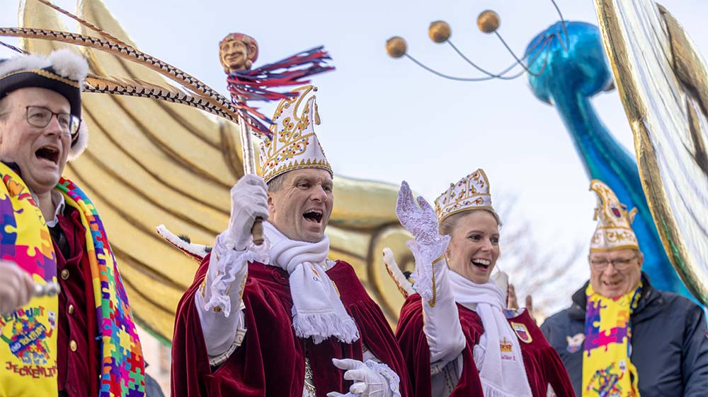 Der Bonner Rosenmontagszug hatte etwas Verspätung, denn eine Person fehlte