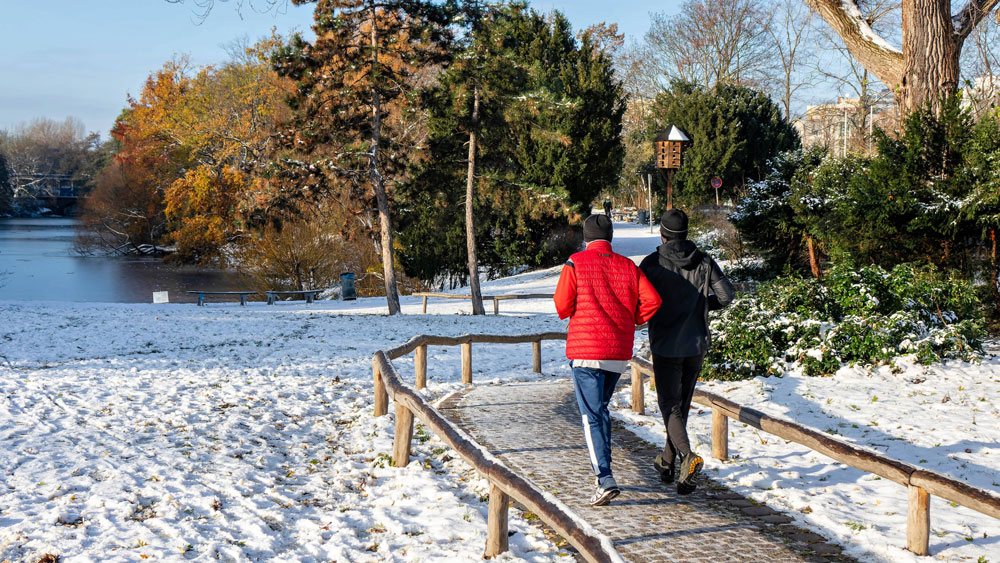 Läufer im Fennsee-Park in Berlin-Wilmersdorf