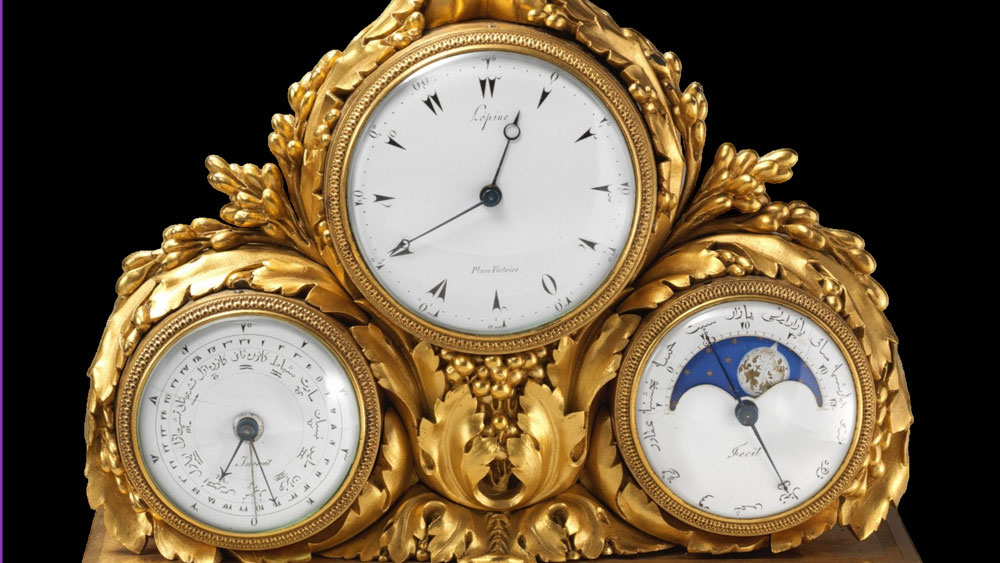 vergoldete antike Uhr mit Ewigem Kalender und Mondphase