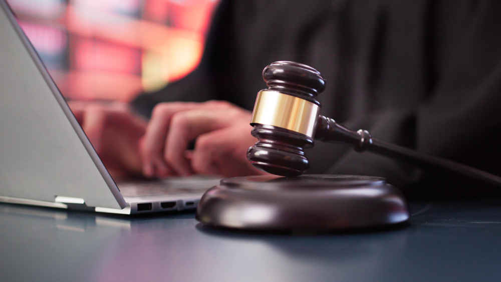 Das Arbeitsgericht Hamm bestätigt das Abtreibungsverbot im christlichen Klinikum Lippstadt – ein Urteil mit bundesweiter Aufmerksamkeit und kontroversen Protesten