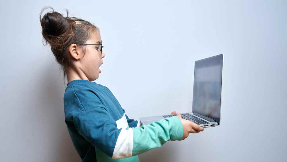 Kinder und Jugendliche kommen online immer früher in Kontakt mit sexualisierter Gewalt