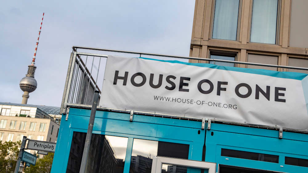 Das geplante Drei-Religionen-Projekt «House of One» in Berlin hat innerhalb einer dreimonatigen Spendenkampagne insgesamt 200.000 Euro gesammelt