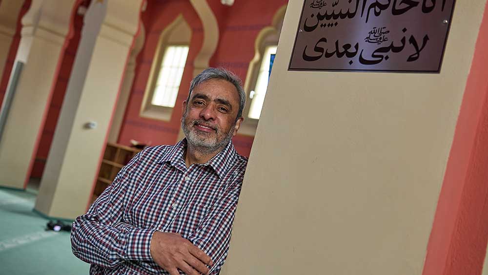 Imam Amir Aziz ist seit 2016 Imam der Wilmersdorfer Moschee, die man historisch auch Berliner Moschee, Indische Moschee oder Ahmadiyya-Moschee nennt