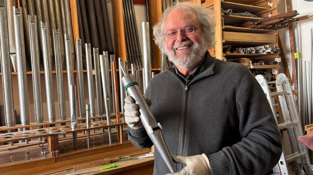 Orgelbaumeister Joachim Kreienbrink baut am liebsten Symphonische Orgeln, die auch leise Känge erzeugen können.