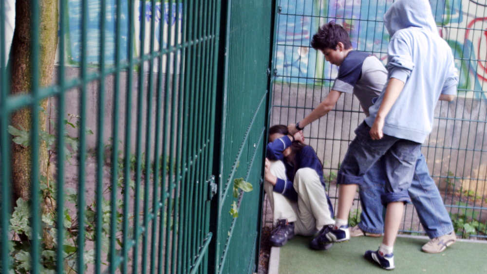Bei Gewaltkriminalität durch Kinder und Jugendliche wird die Jugendhilfe nach Ansicht der Pädagogikprofessorin Karin Böllert häufig zu spät eingeschaltet (Symbolbild)