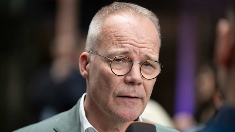 SPD-Generalsekretär Matthias Miersch hat mit einem Eingreifen des Gesetzgebers bei der Festlegung des Mindestlohns gedroht, sollte die zuständige unabhängige Kommission eine Anhebung auf 15 Euro ablehnen