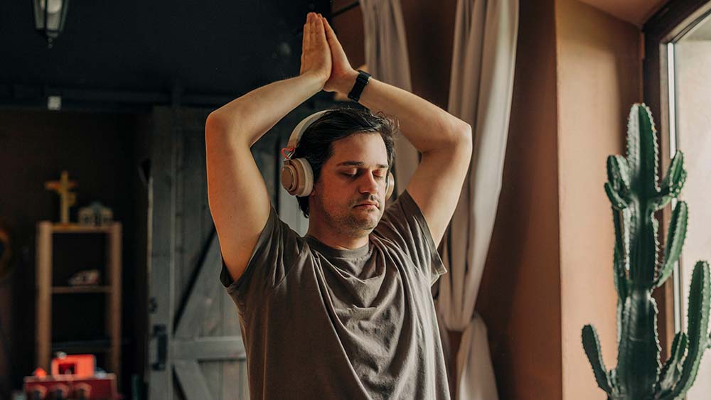 Offener Umgang mit psychischer Gesundheit: Immer mehr junge Menschen – inspiriert durch TikTok oder Vorbilder wie Billie Eilish – setzen auf Achtsamkeit und Selbstreflexion