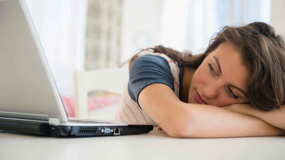 Statt Schmetterlinge im Bauch machen viele beim Online-Dating schlechte Erfahrungen