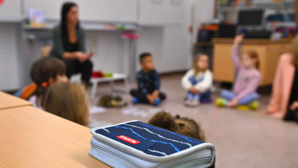 Der Zeitplan für den Philosophie-Unterricht an Grundschulen in Nordrhein-Westfalen lässt sich nicht mehr einhalten (Symbolbild)