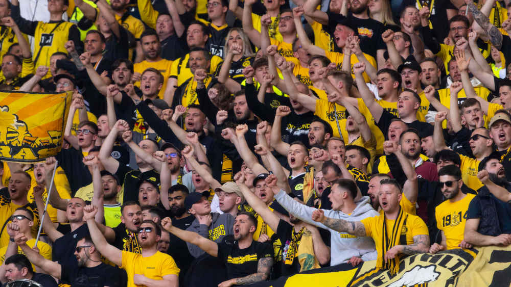 Traditionen verbinden Generationen auch im Fußballstadion