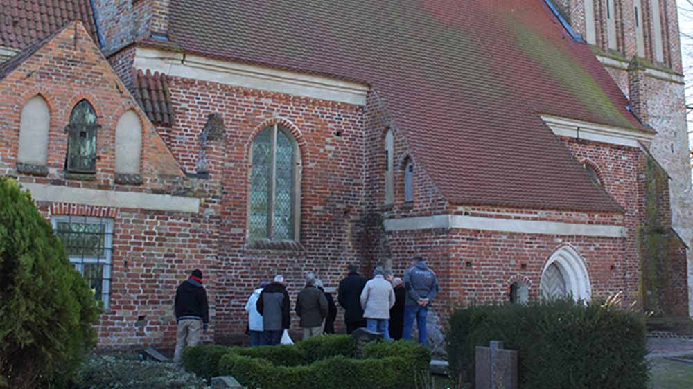 Image - Trenter Kirche ist Mittelpunkt