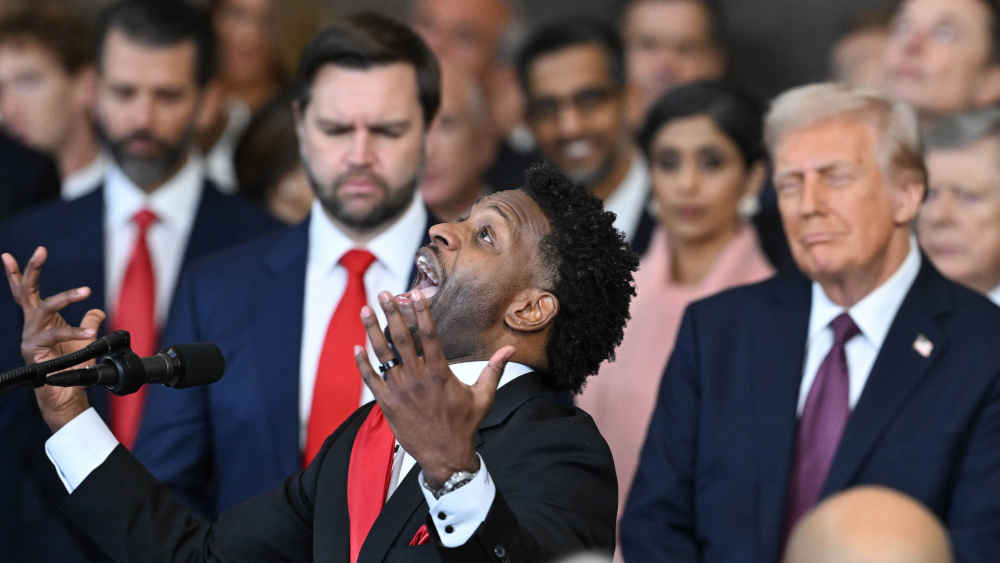 Pastor Lorenzo Sewell von 180 Church spricht einen Segen, nachdem Präsident Donald Trump als 47. US-Präsident vereidigt wurde (Archivbild)