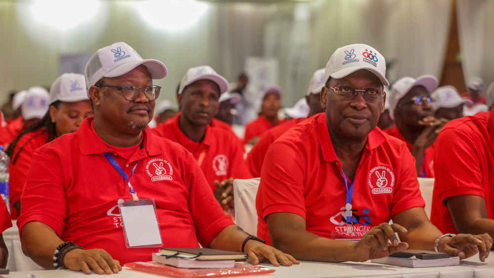Tundu Lissu (links), Vorsitzender von Tansanias größter Oppositionspartei, während eines Nationalkongresses in Daressalam (Archivbild)