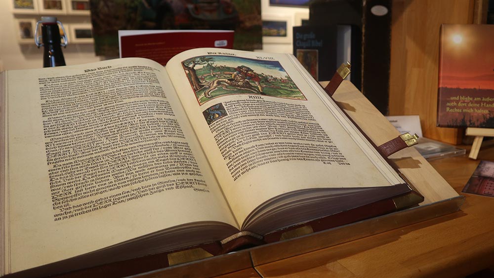 Die Ausstellung zeigt 270 Stücke