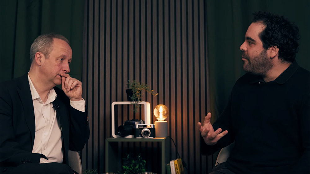 „Die beste Rache ist Musik“ lautet der Titel einer Folge des Poscasts „Bischof Stäblein trifft…“ Zu Gast ist der Musiker Ben Shalom, der mit seinem Projekt „Lebensmelodien“ jüdische Musik aus der Zeit des Holocausts neu interpretiert.