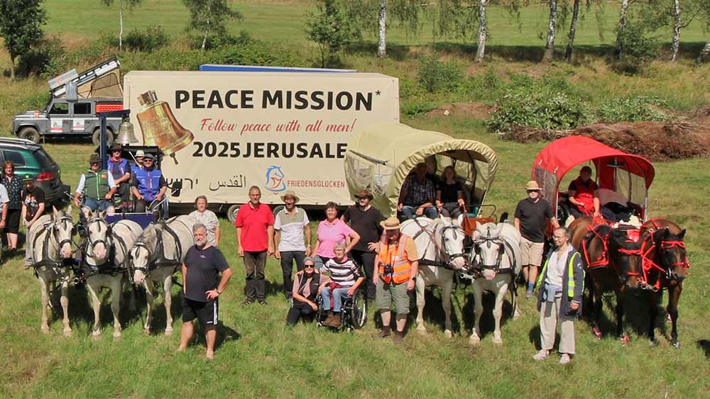 Am 8. Mai startet der Pferdetreck mit der Friedensglocke. Der Pferde-Friedenstreck in den Nahen Osten hat nach mehr als 1.500 Kilometern Rumänien erreicht