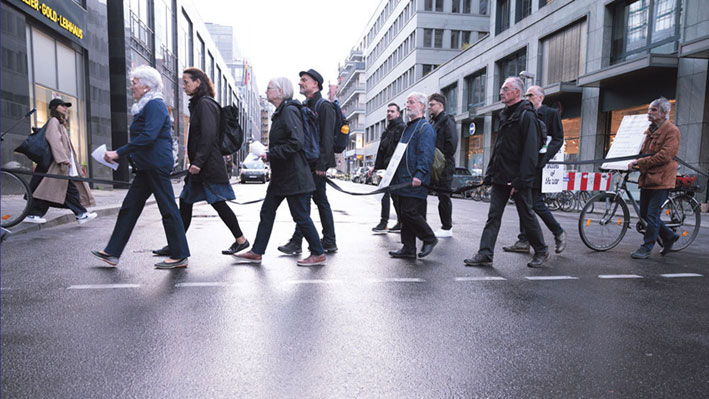 Personen beim Trauerweg am 24. September 2024