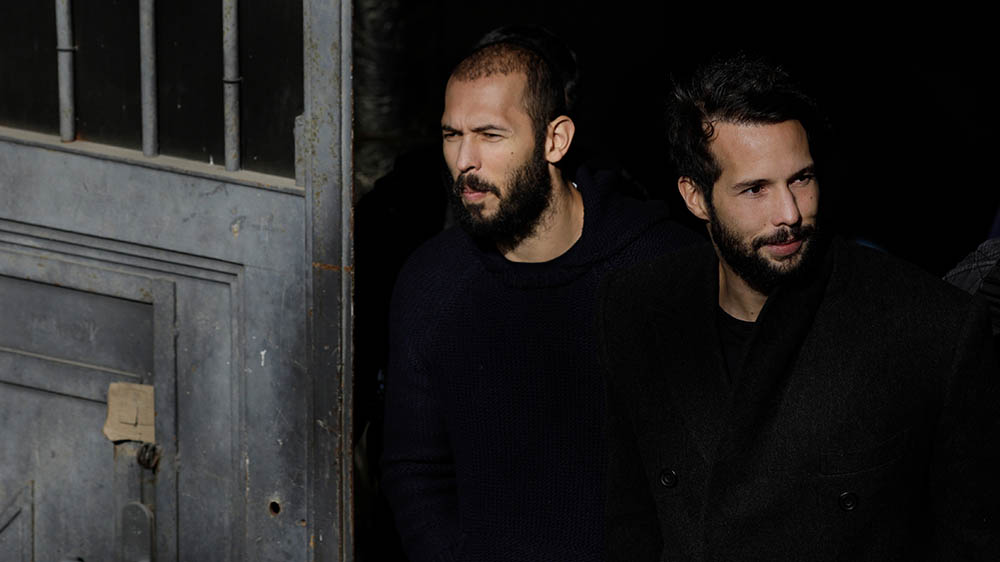 Ein Prozess gegen die Brüder Andrew und Tristan Tate in Rumänien wurde mit Spannung erwartet. Und scheiterte am Ende - zumindest vorläufig.