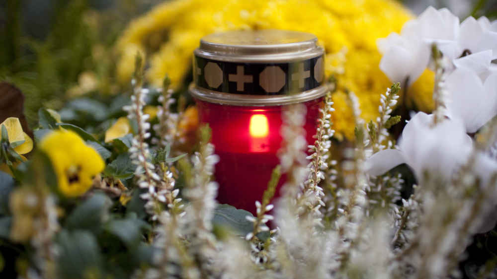 Grablichter sorgen bei anhaltender Trockenheit für Brandgefahr