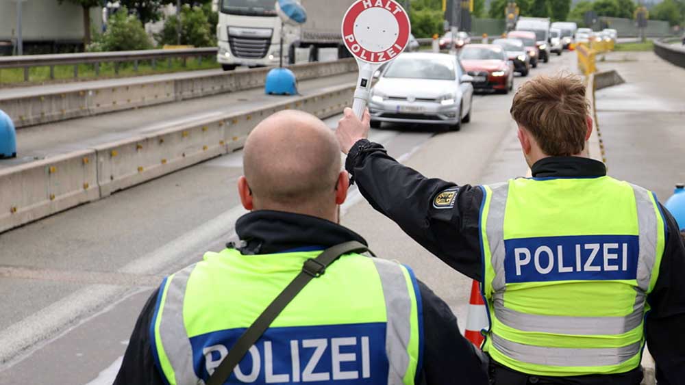 An den deutschen Grenzen kontrolliert die Bundespolizei verstärkt, wie hier Kiefersfelden (Bayern)