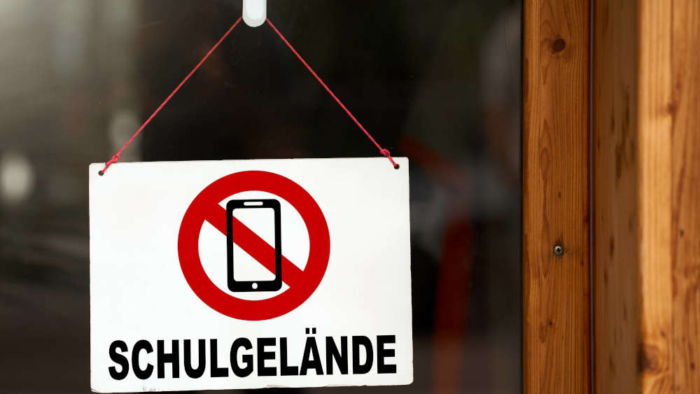 Laut einer Umfrage gilt an jeder fünften Schule in Deutschland ein Handyverbot. Doch nicht alle halten sich daran