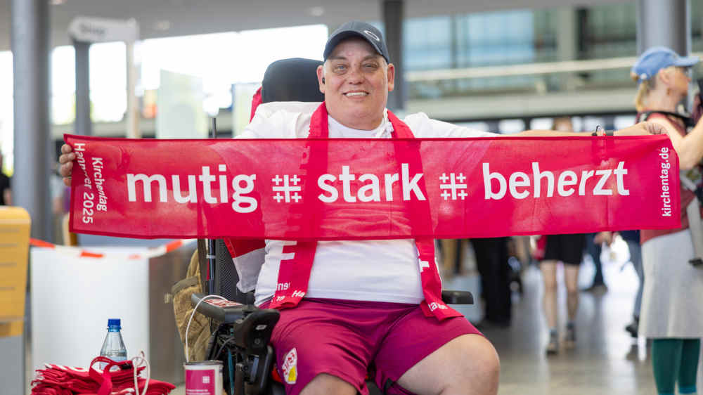 Rollstuhlfahrer Erwin beim 39. Deutschen Evangelischen Kirchentag in Hannover
