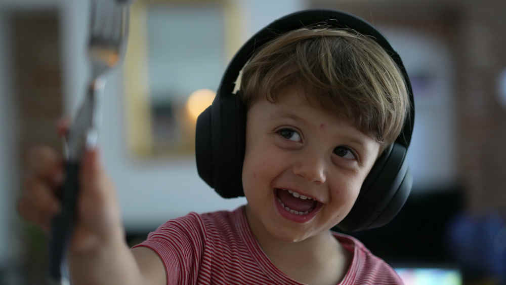 Kinderohren können Schaden nehmen - insbesondere unter Kopfhörern