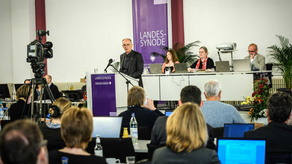 Landesbischof Ralf Meister ging in seinem Bischofsbericht nur kurz auf dei Rücktrittsforderung ein.